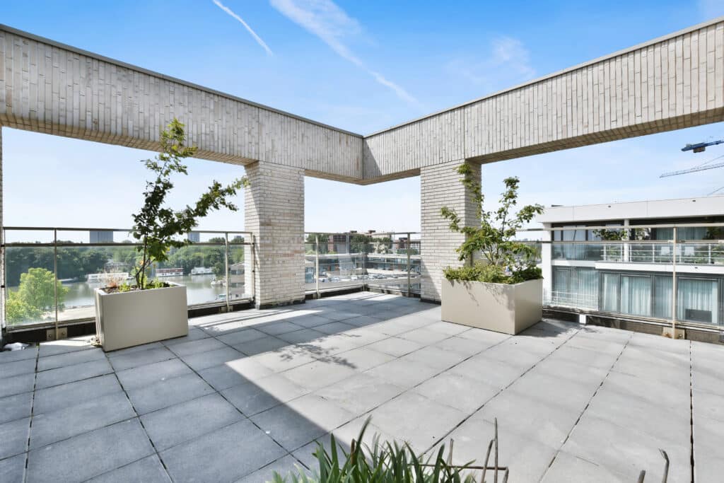 terrasse bétonnée à Arras